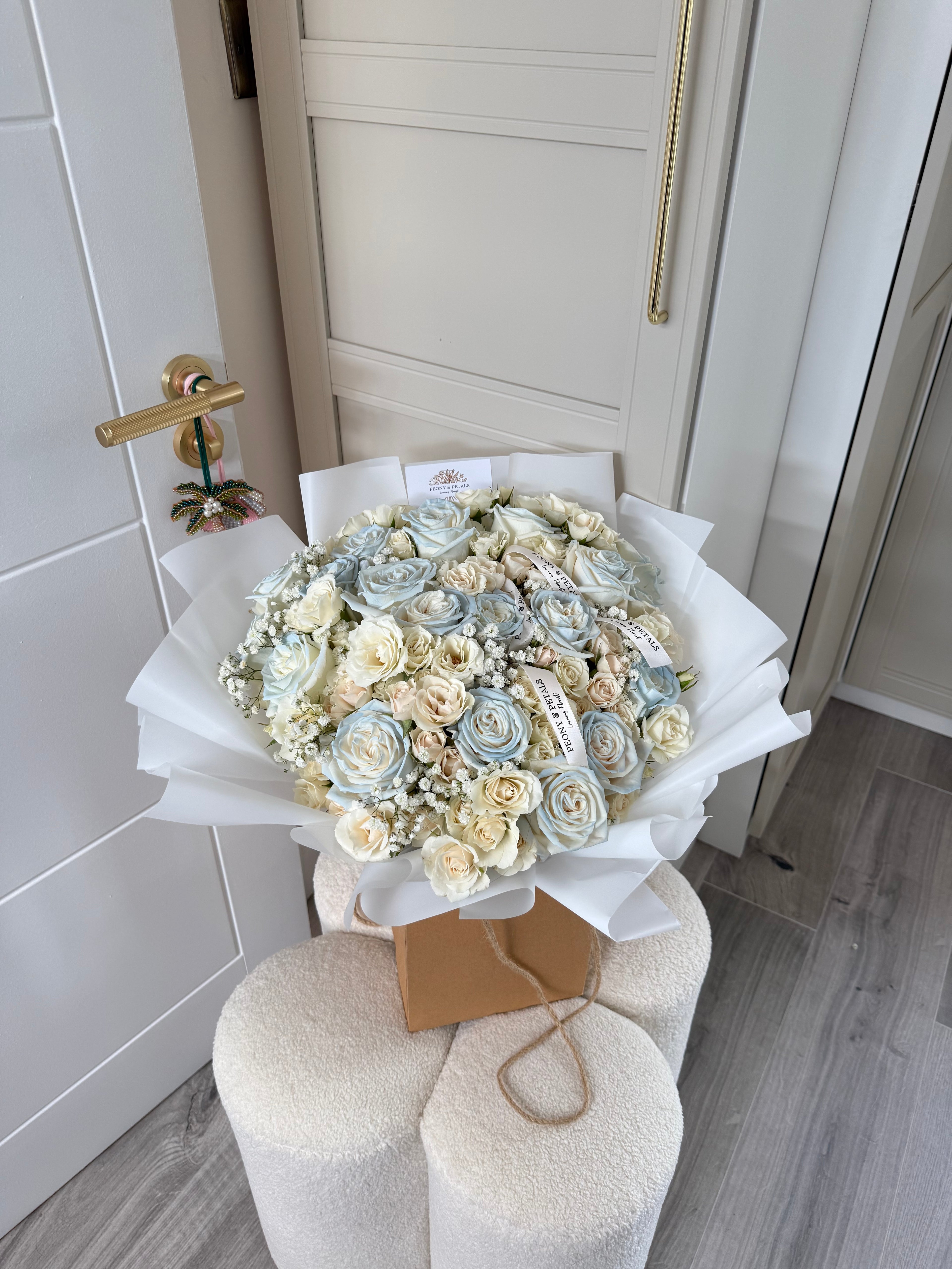 Ivory Skies Extra Large Mixed Bouquet