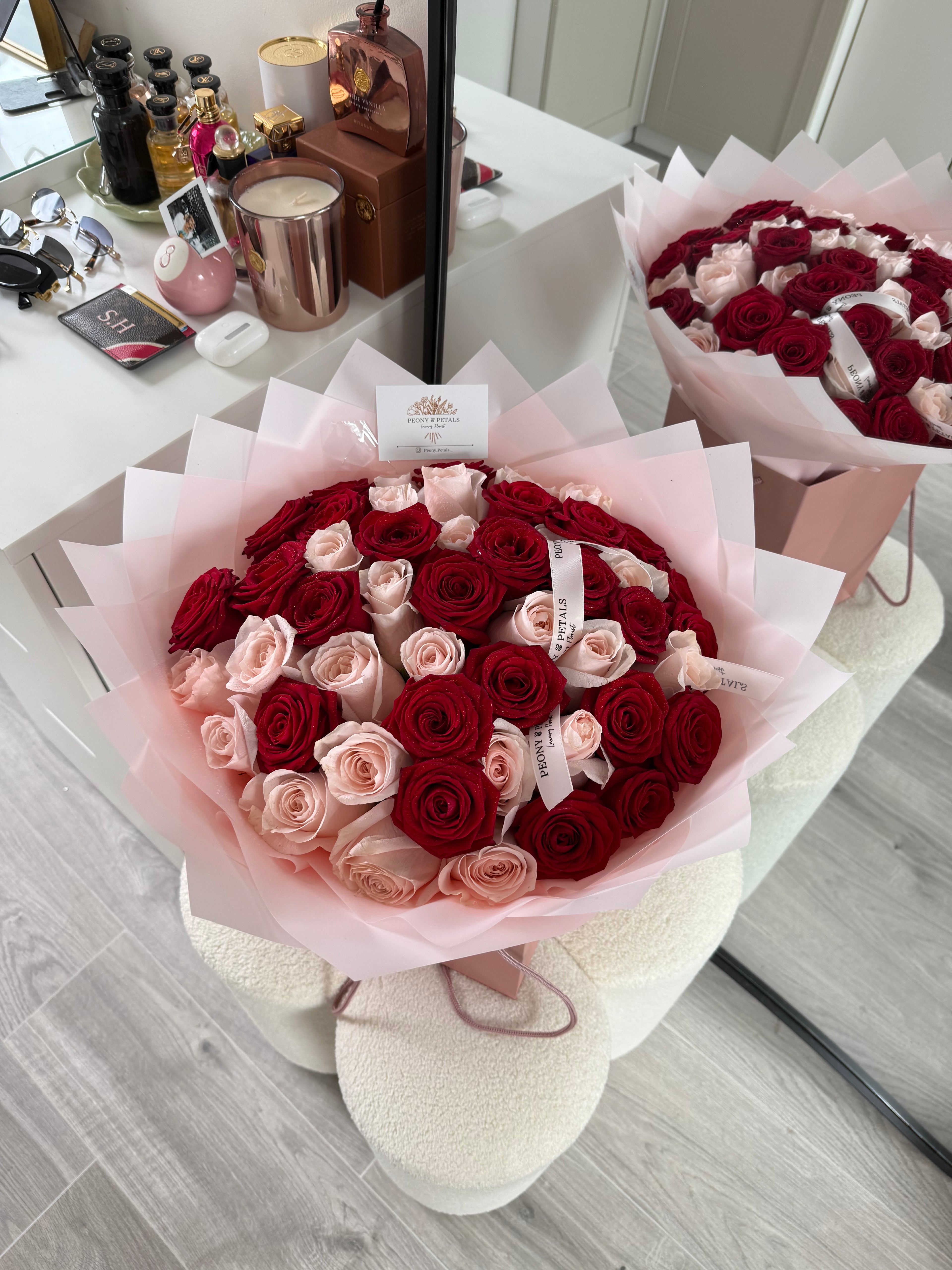 50 Mixed Naomi Red and Pink Roses |