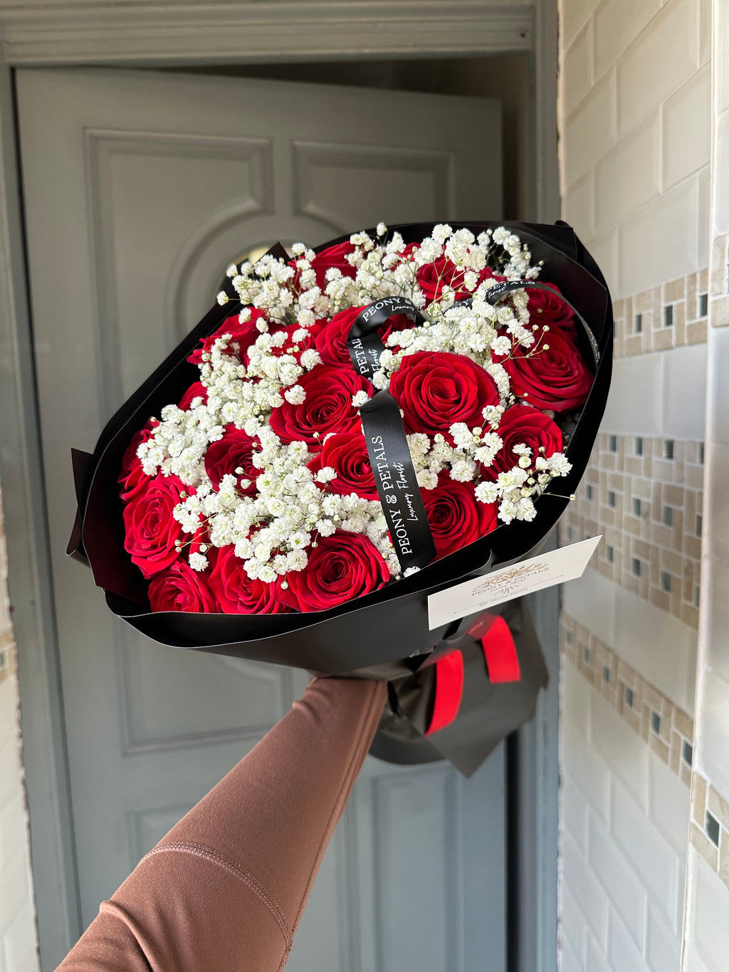 20 Naomi Red Roses with Gyp in between |