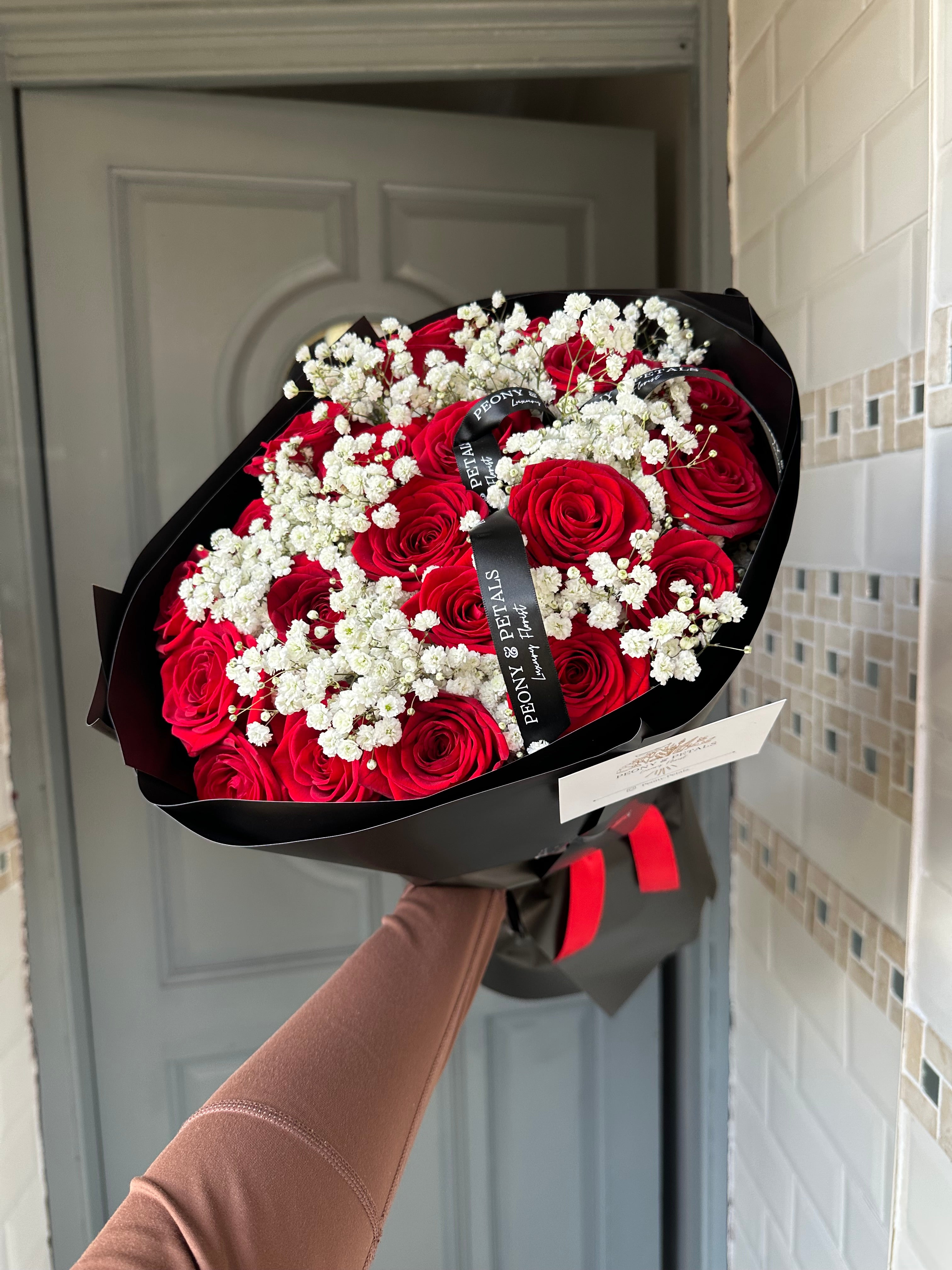 20 Naomi Red Roses with Gyp in between |