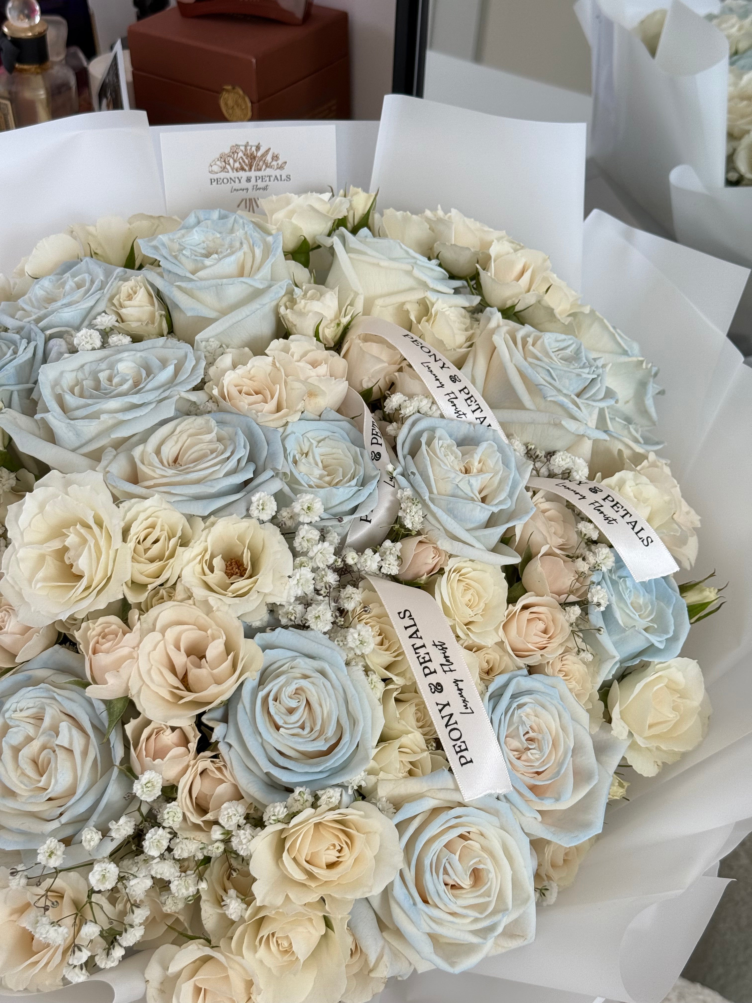 Ivory Skies Extra Large Mixed Bouquet