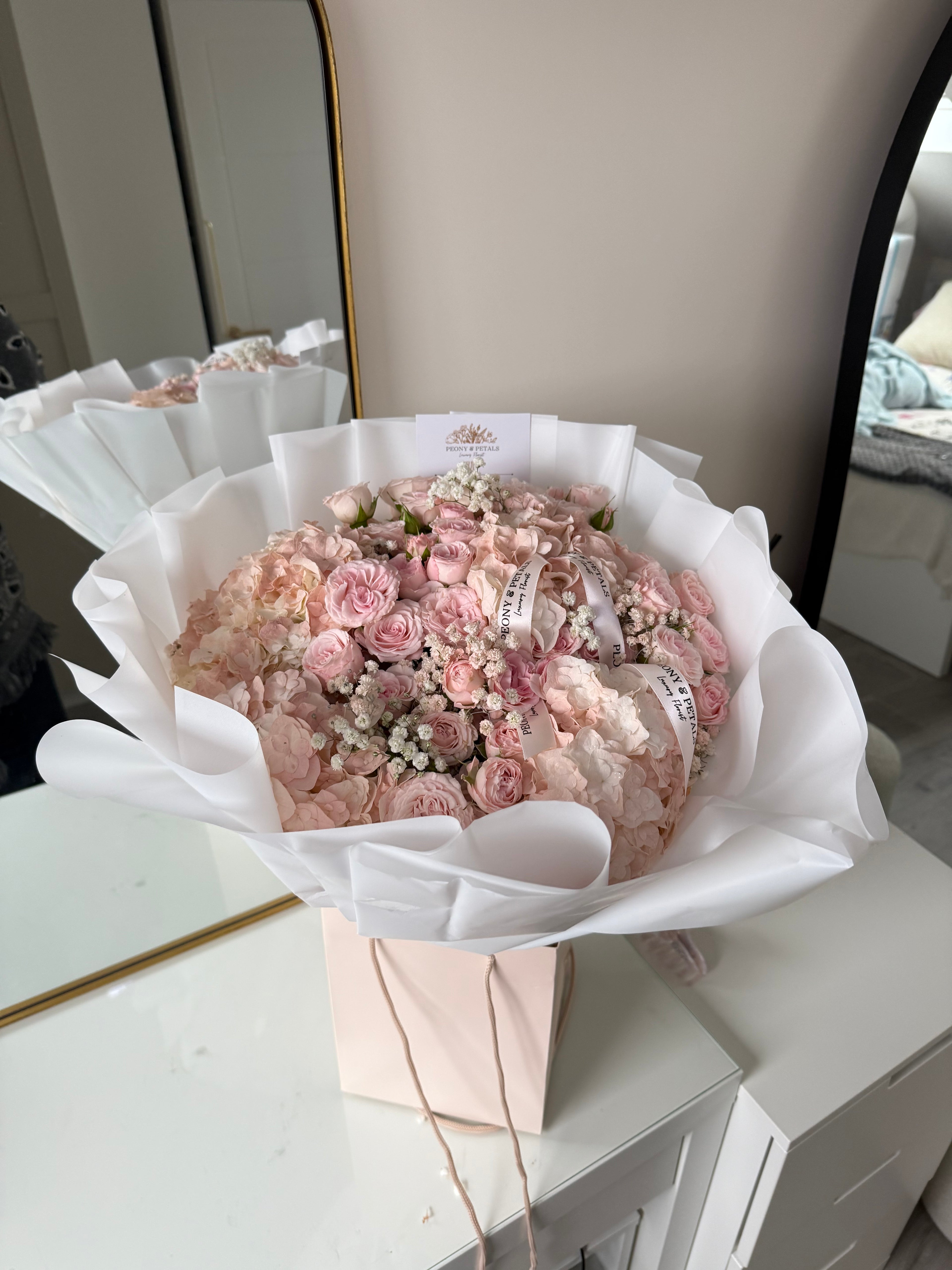 Roses & Hydrangeas Mixed Large Bouquet