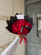 16 stems red roses