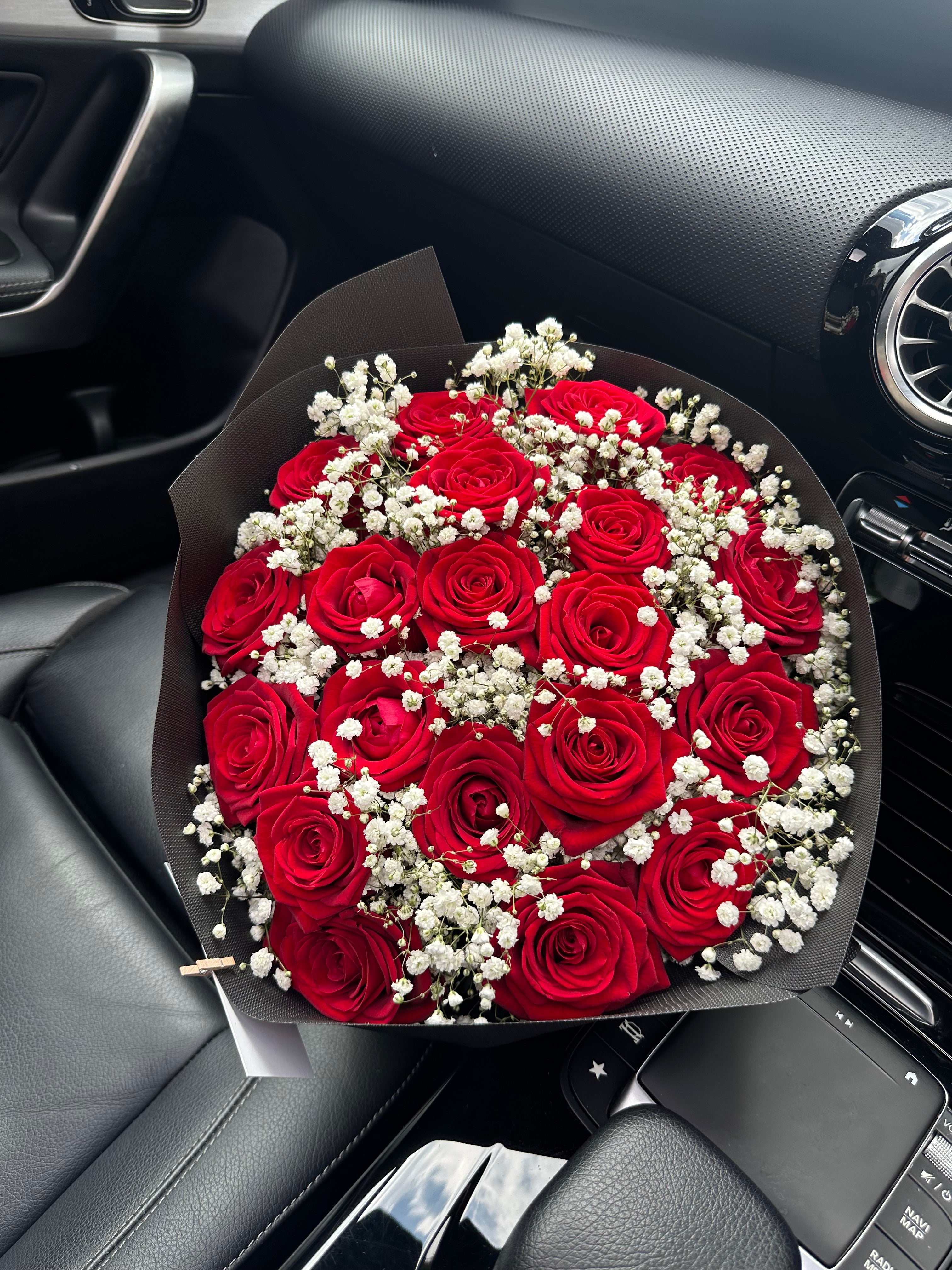 20 Naomi Red Roses with Gyp in between |