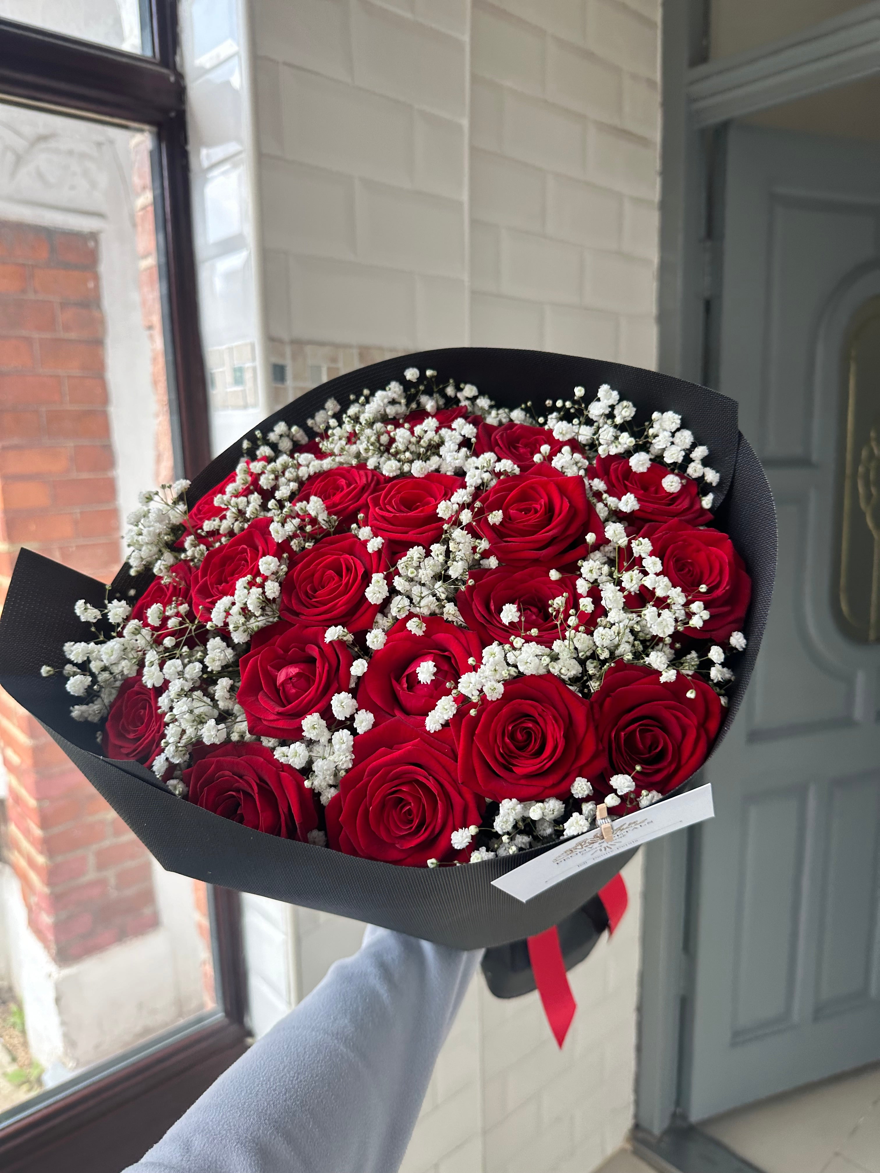 20 Naomi Red Roses with Gyp in between |