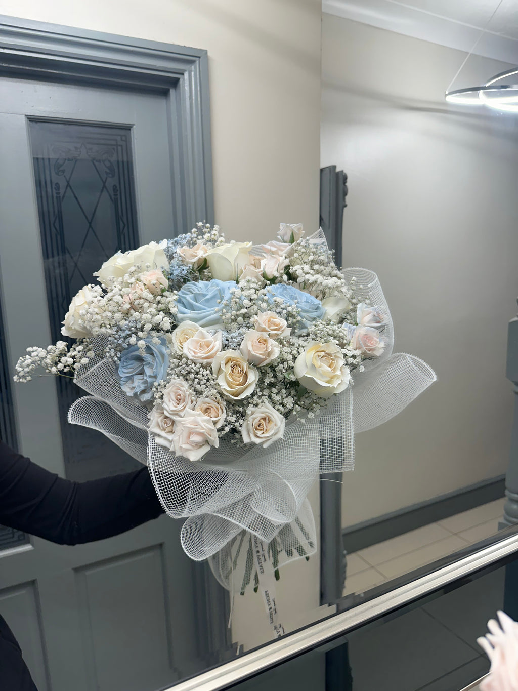 Ivory Skies Large Mixed Bouquet