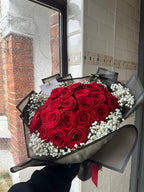 30 Naomi Red Roses With Gyp Edge