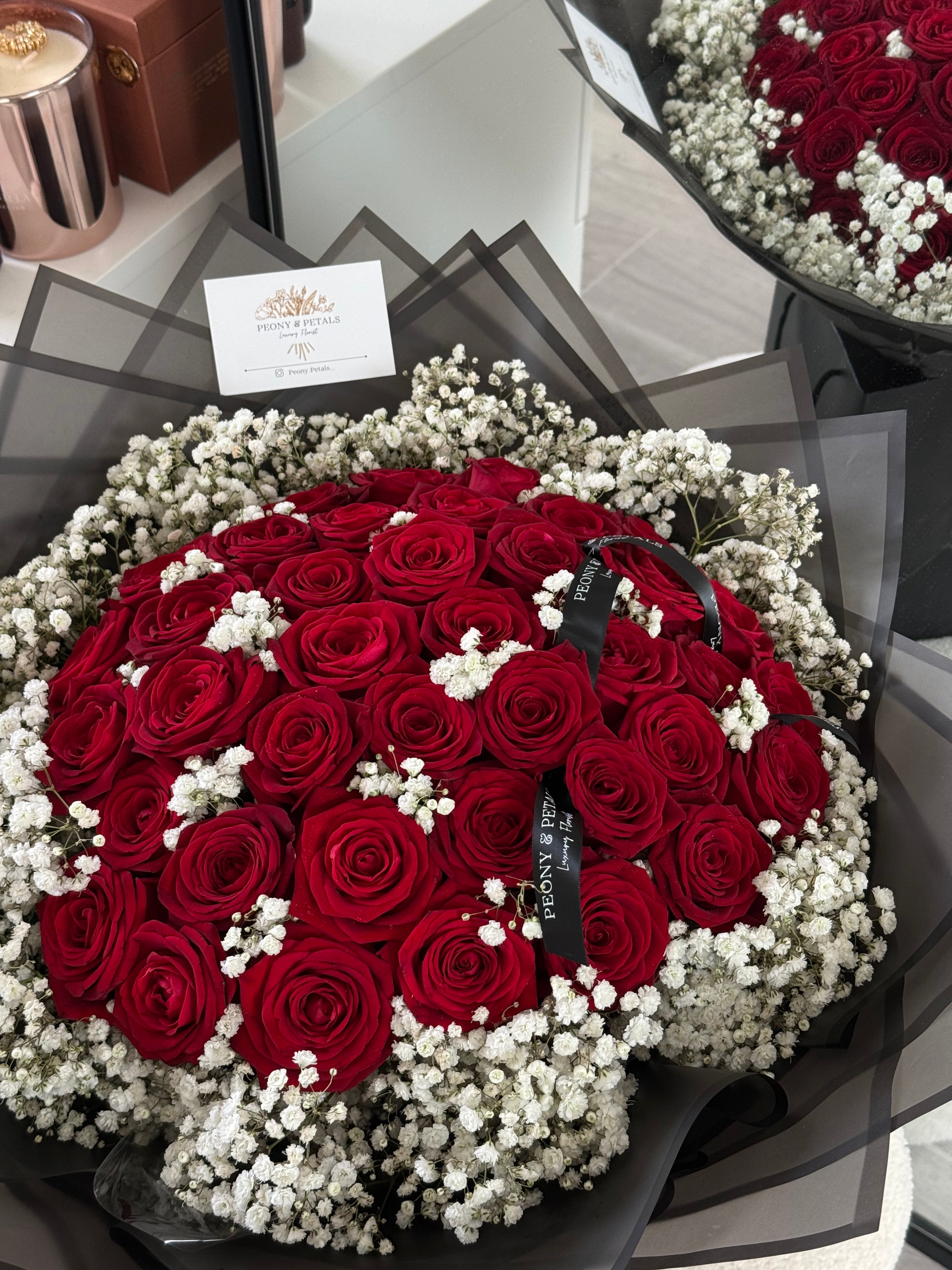 40 Naomi Red Roses and Gyp Edge