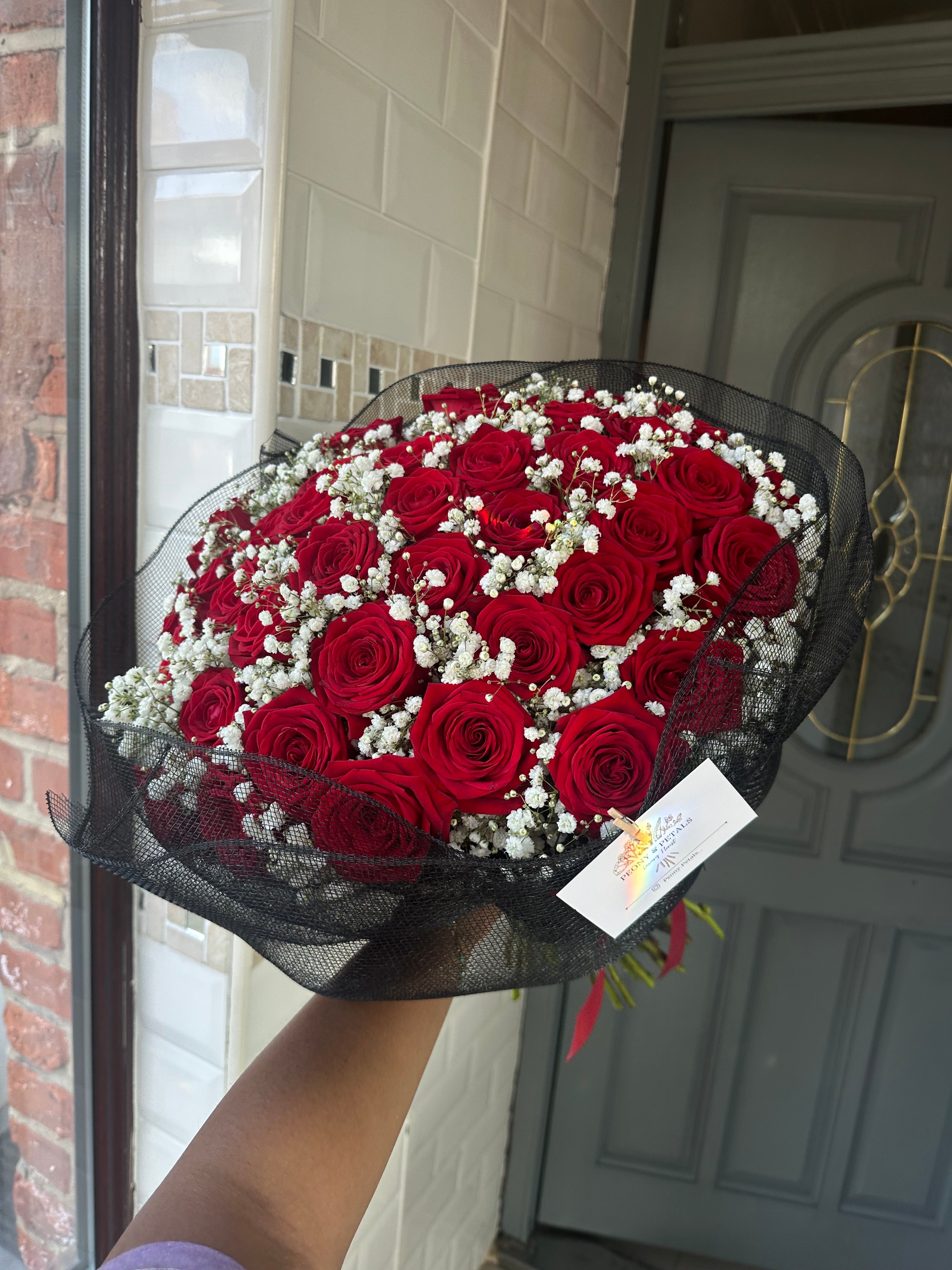 40 Naomi Red Roses with Gyp In-between