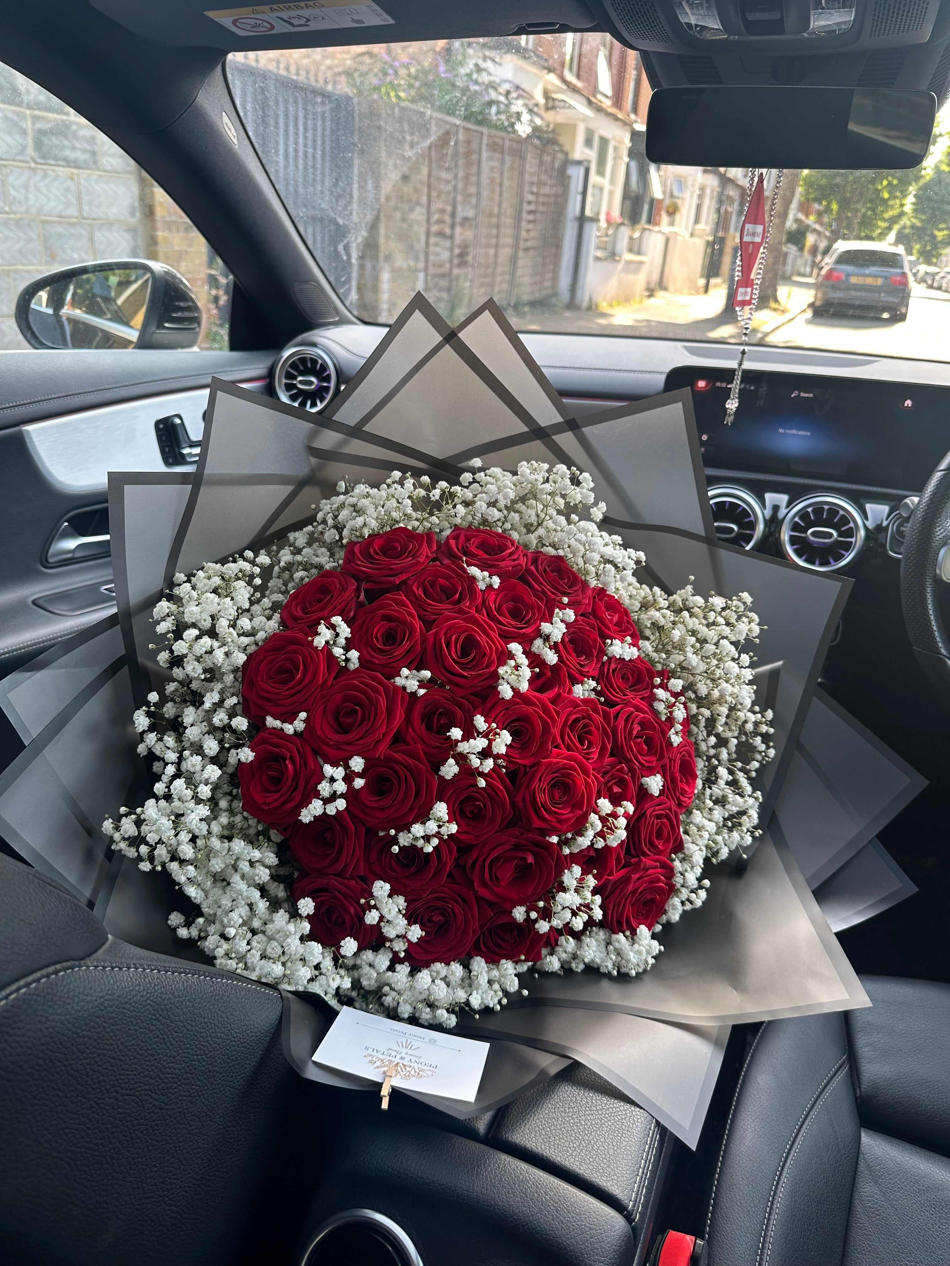 40 Naomi Red Roses and Gyp Edge