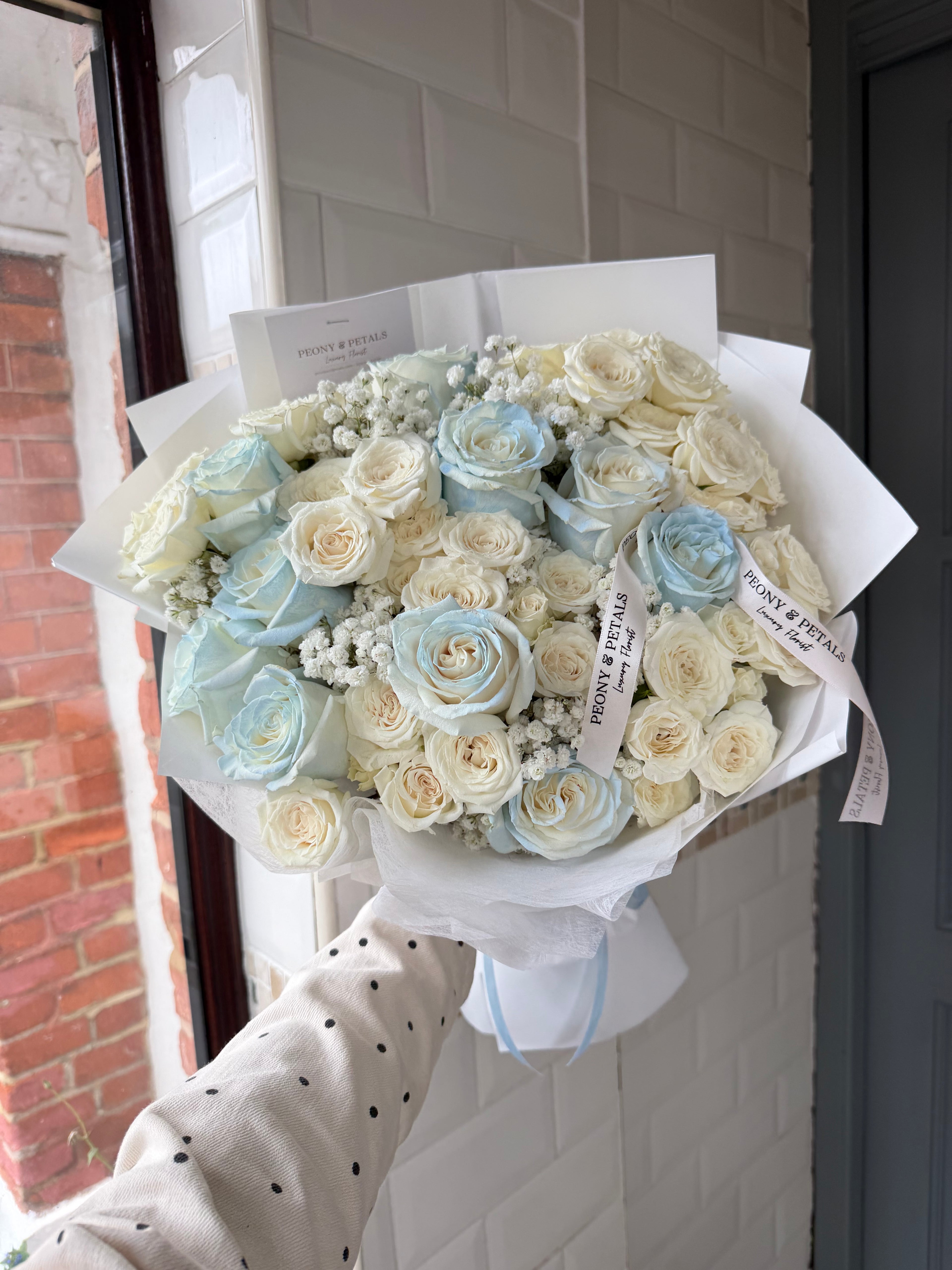 Ivory Skies Large Mixed Bouquet