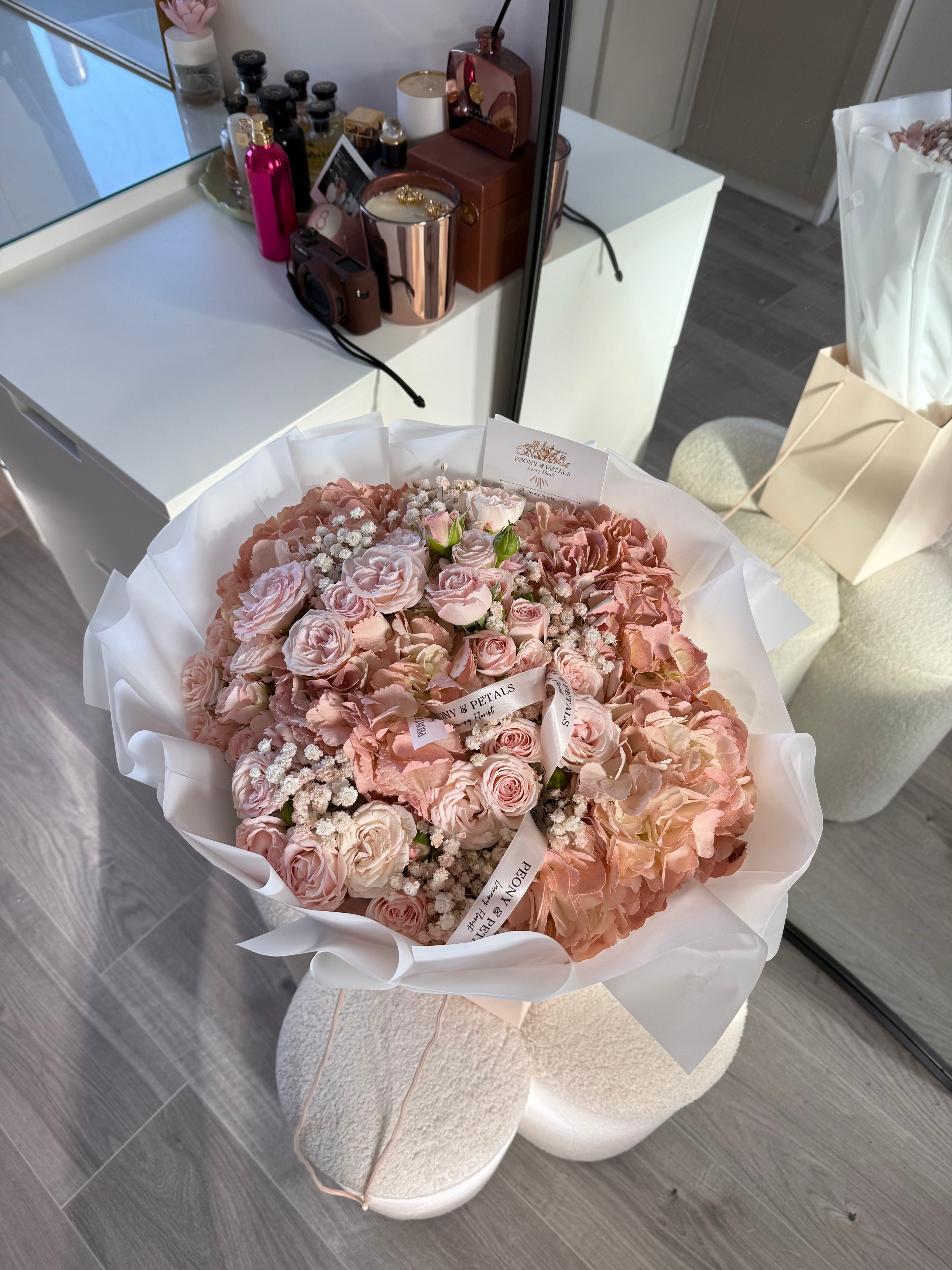 Roses & Hydrangeas Mixed Large Bouquet