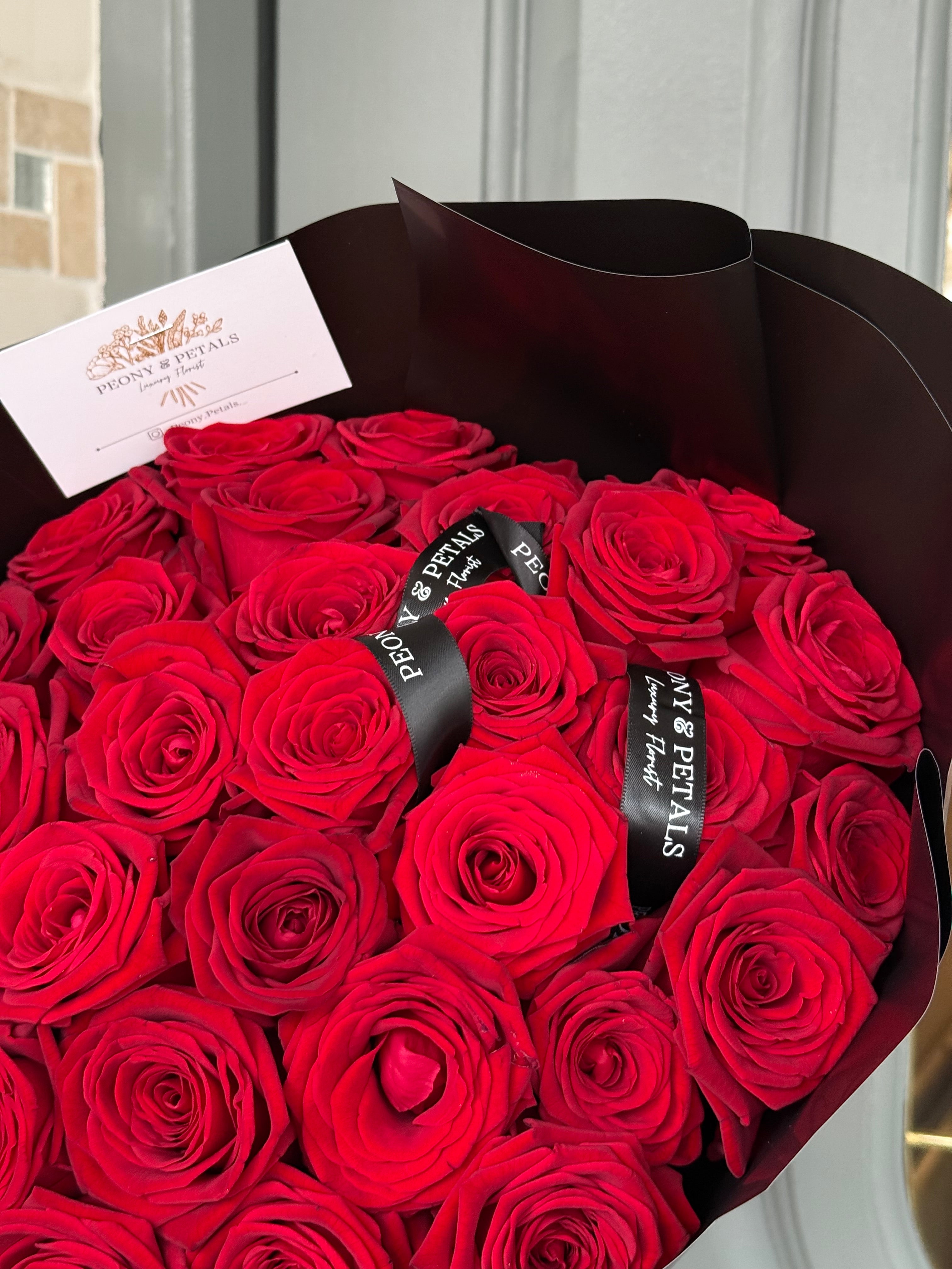 30 Stems Naomi Red Roses |