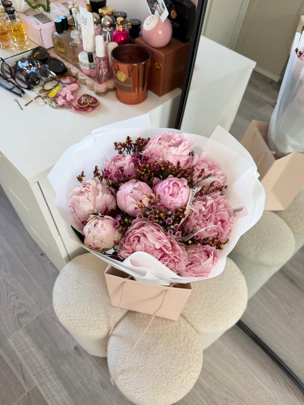 10 peony stems with filler