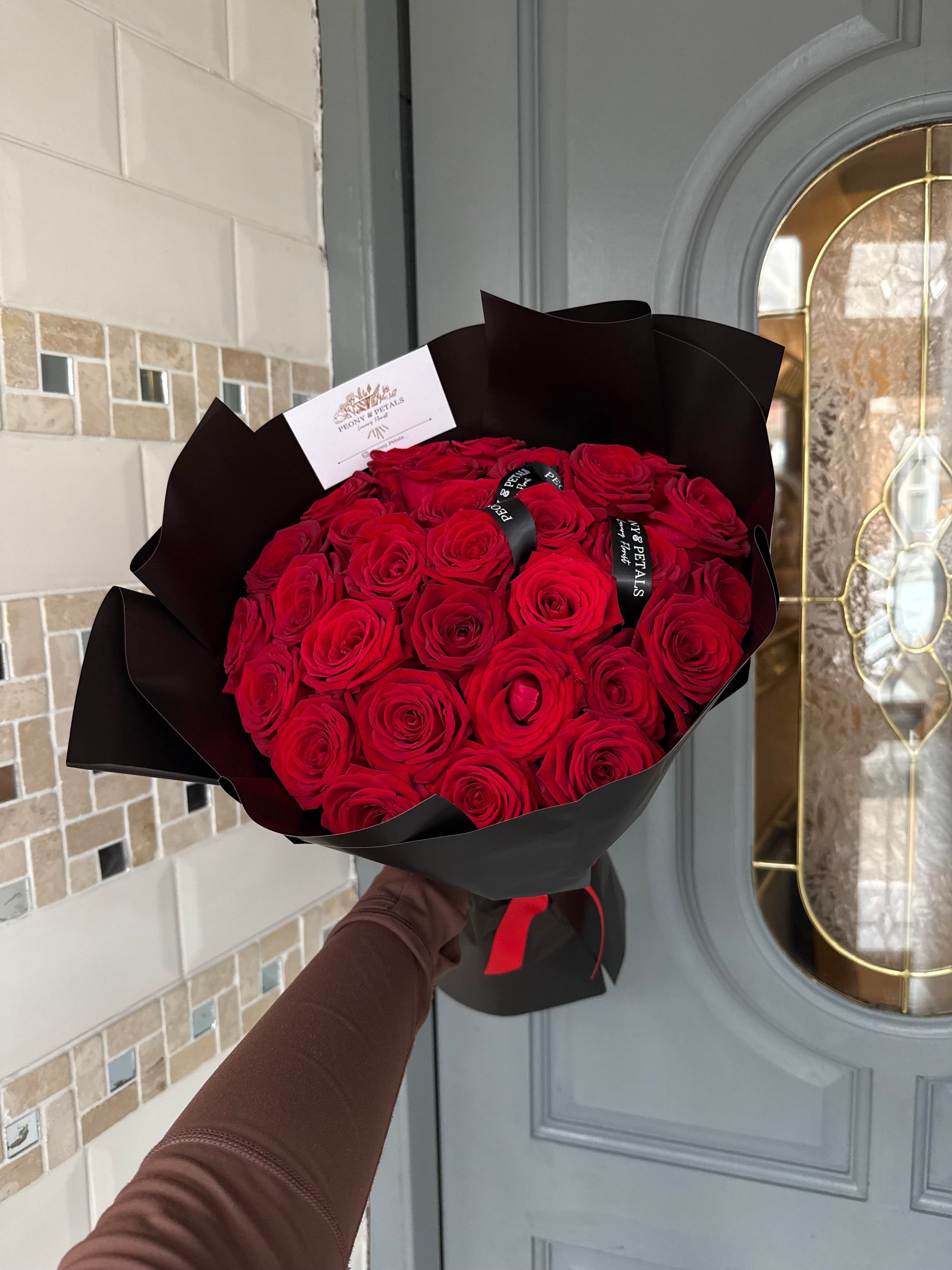 30 Stems Naomi Red Roses |