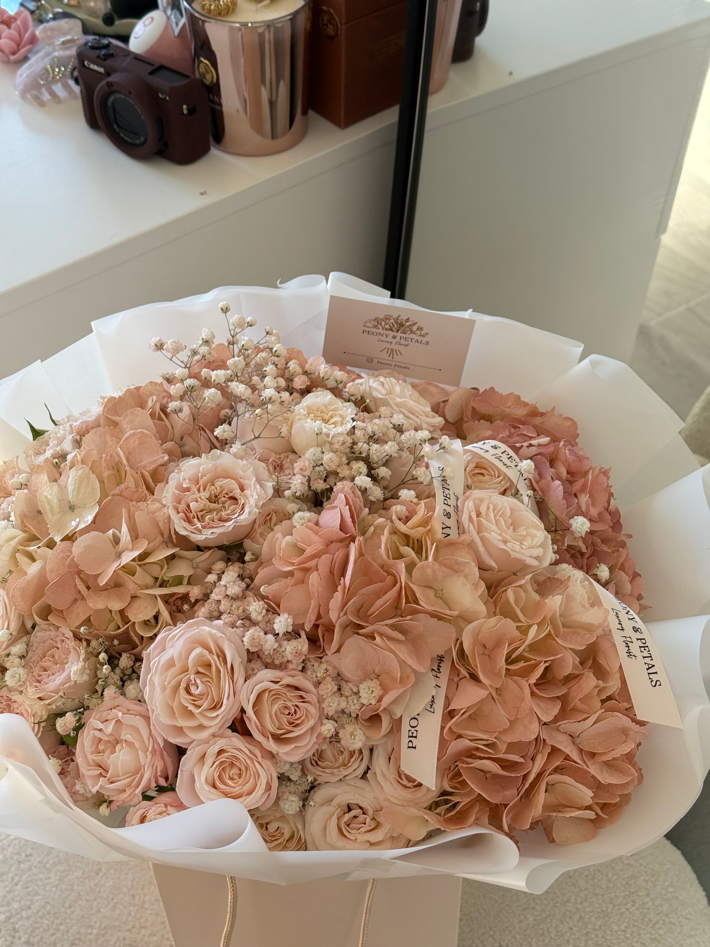 Roses & Hydrangeas Mixed Large Bouquet