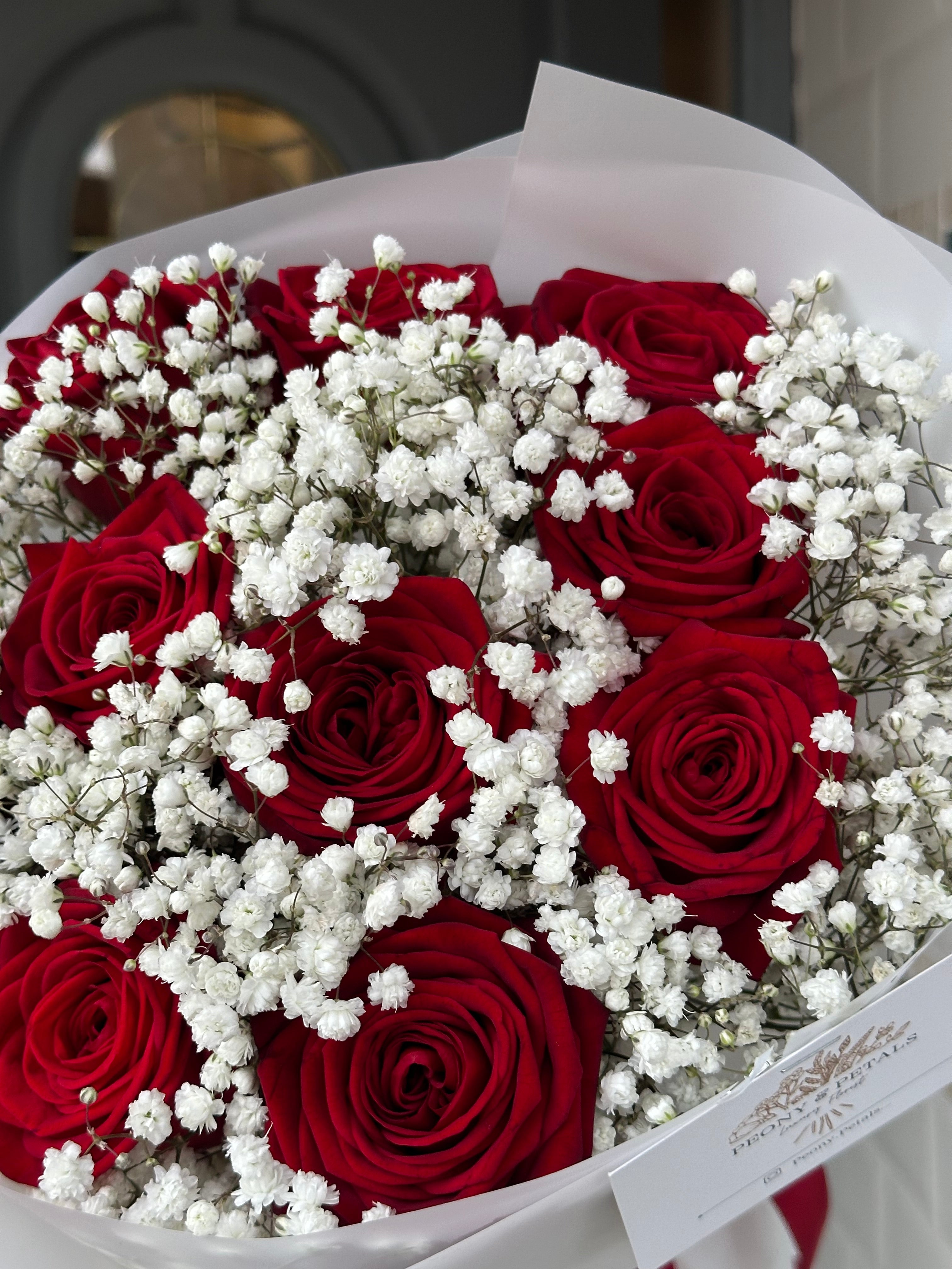 10 Naomi Red Roses with Gyp inbetween | Peony&Petals