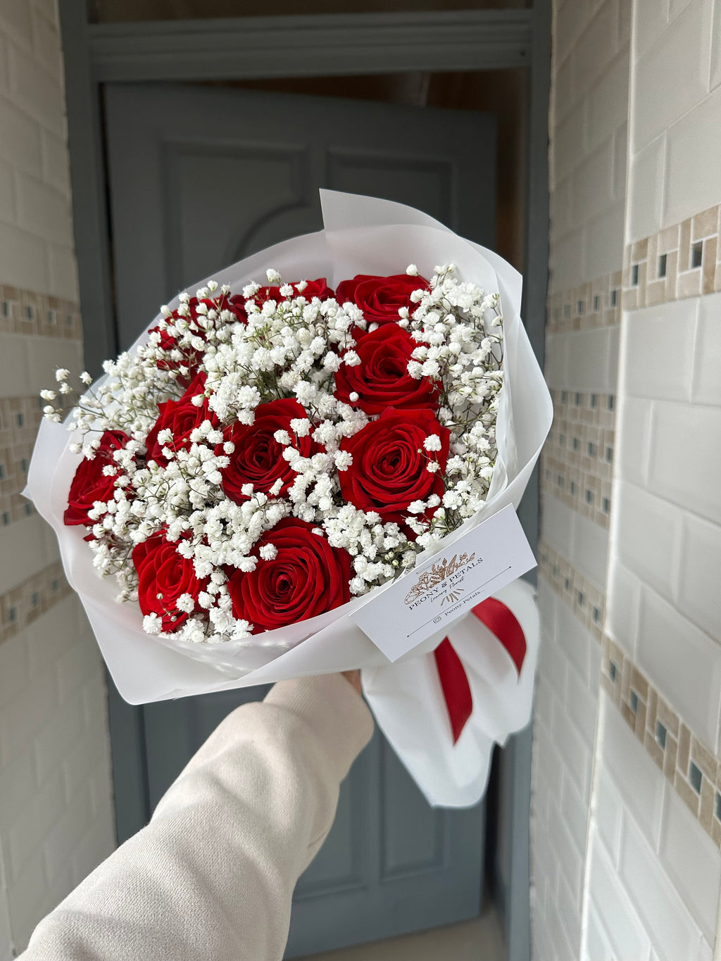 10 Naomi Red Roses with Gyp inbetween