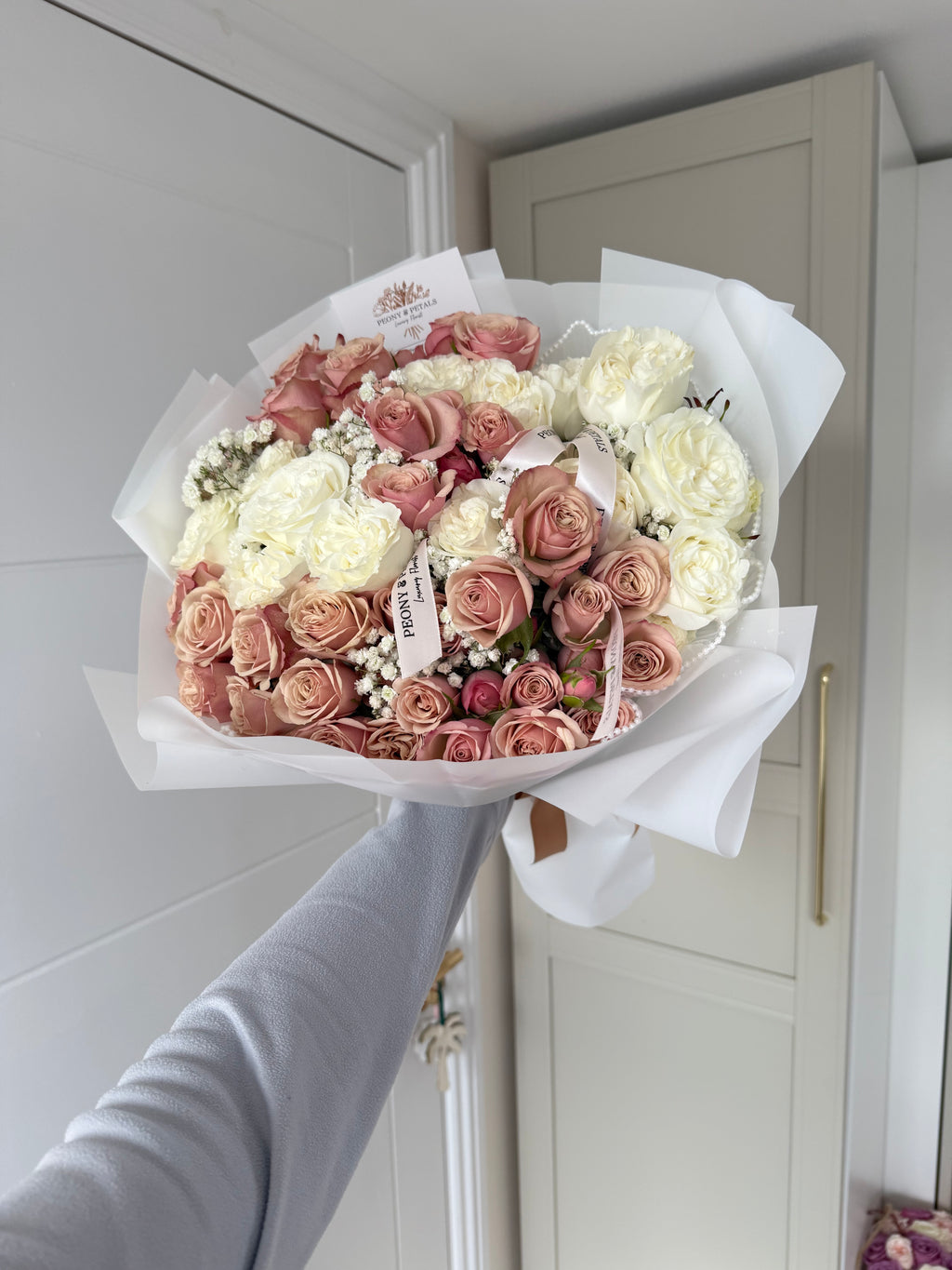 Neutral Muse Medium Mixed Bouquet