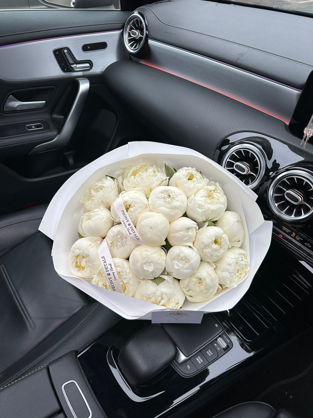 20 White Peonies