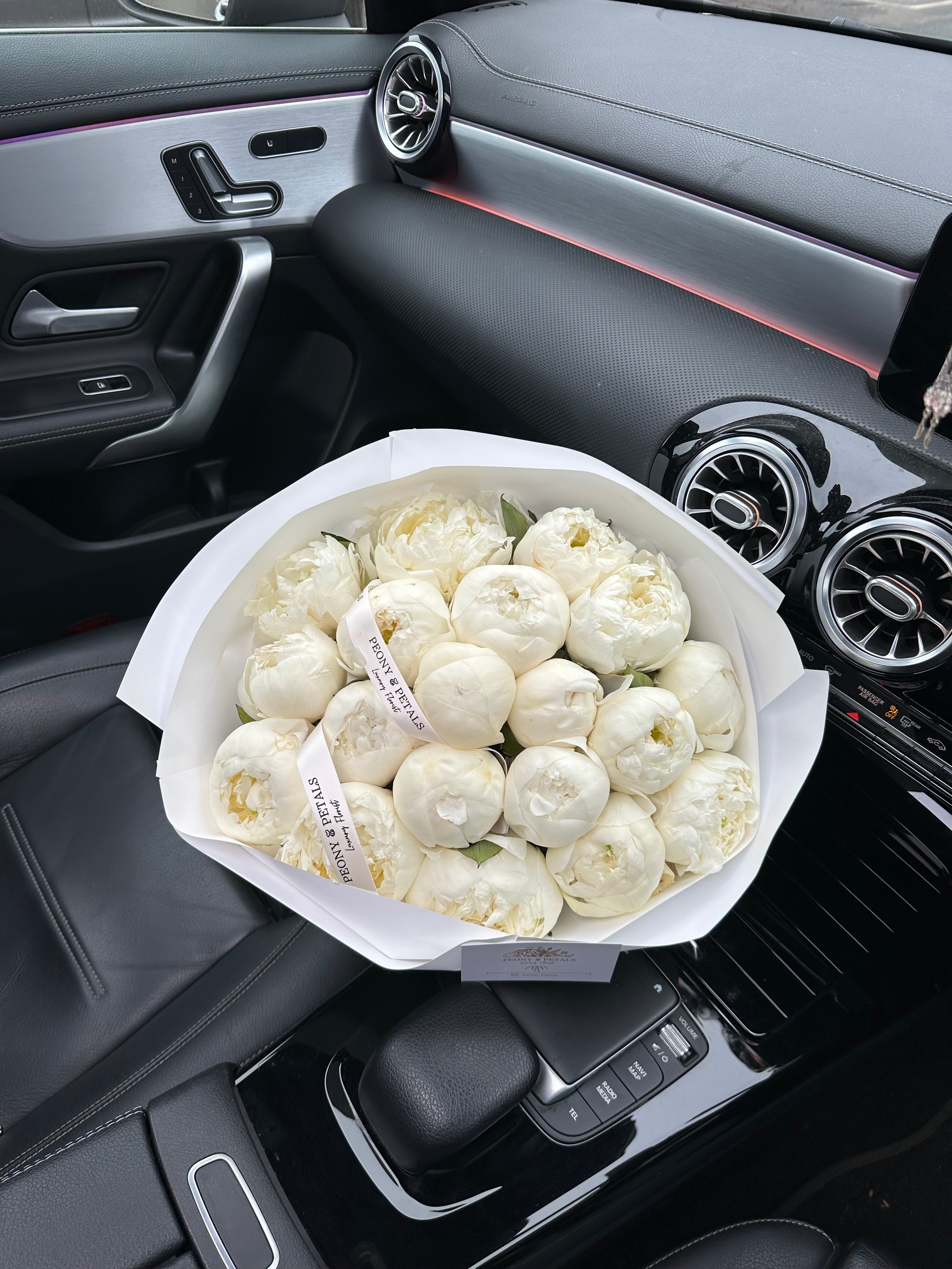 20 White Peonies