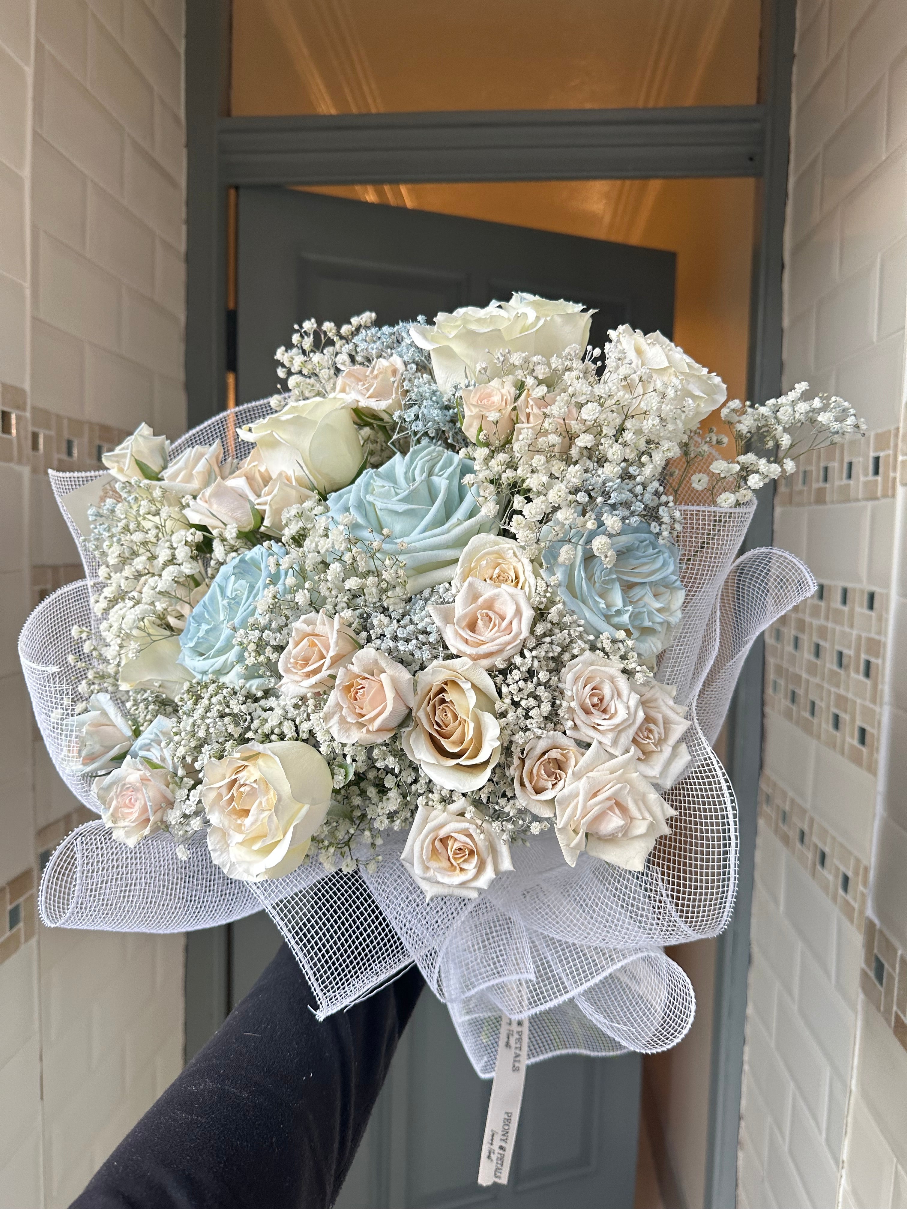 Ivory Skies Large Mixed Bouquet