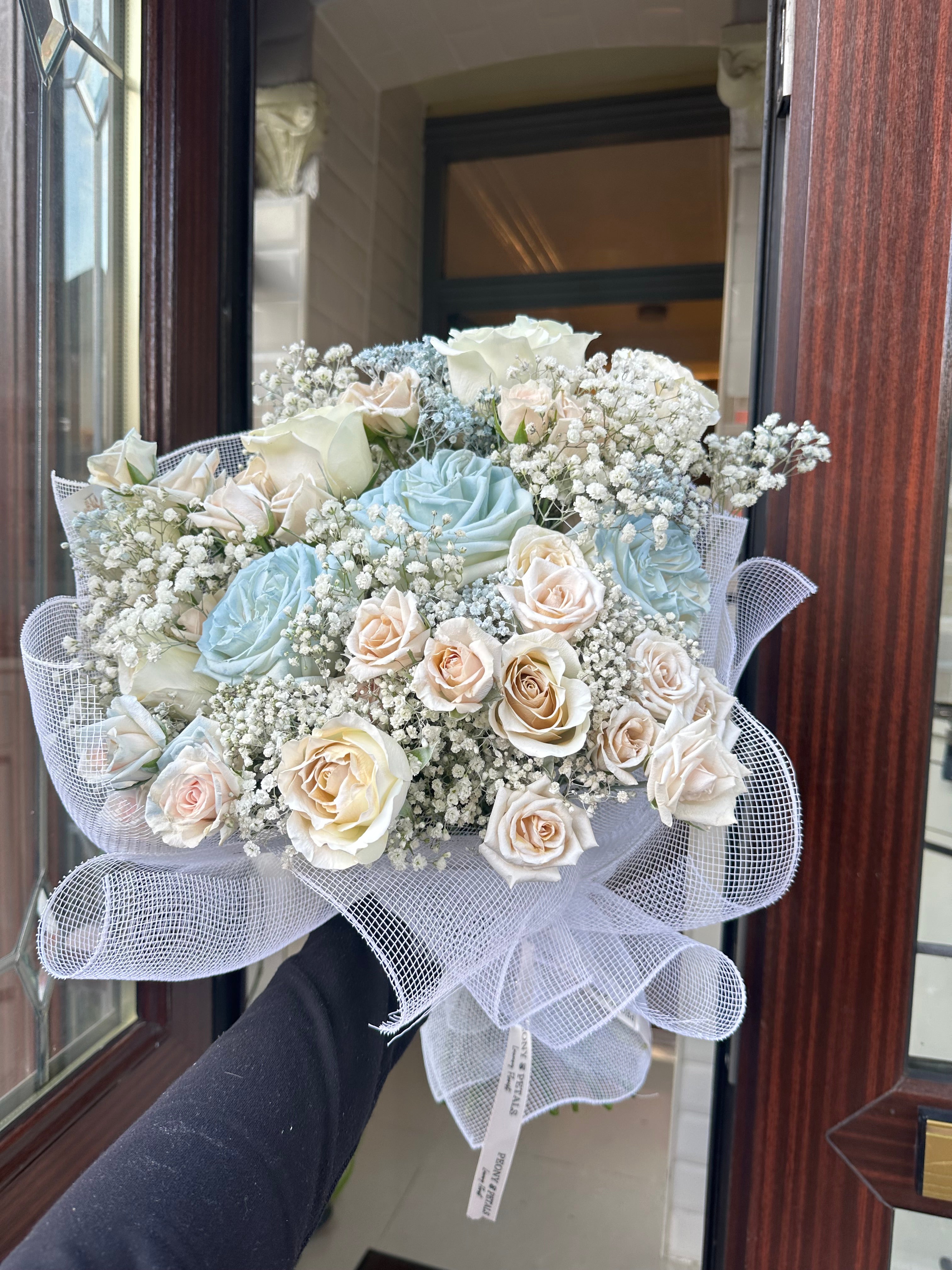 Ivory Skies Large Mixed Bouquet