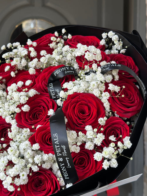 20 Naomi Red Roses with Gyp in between |