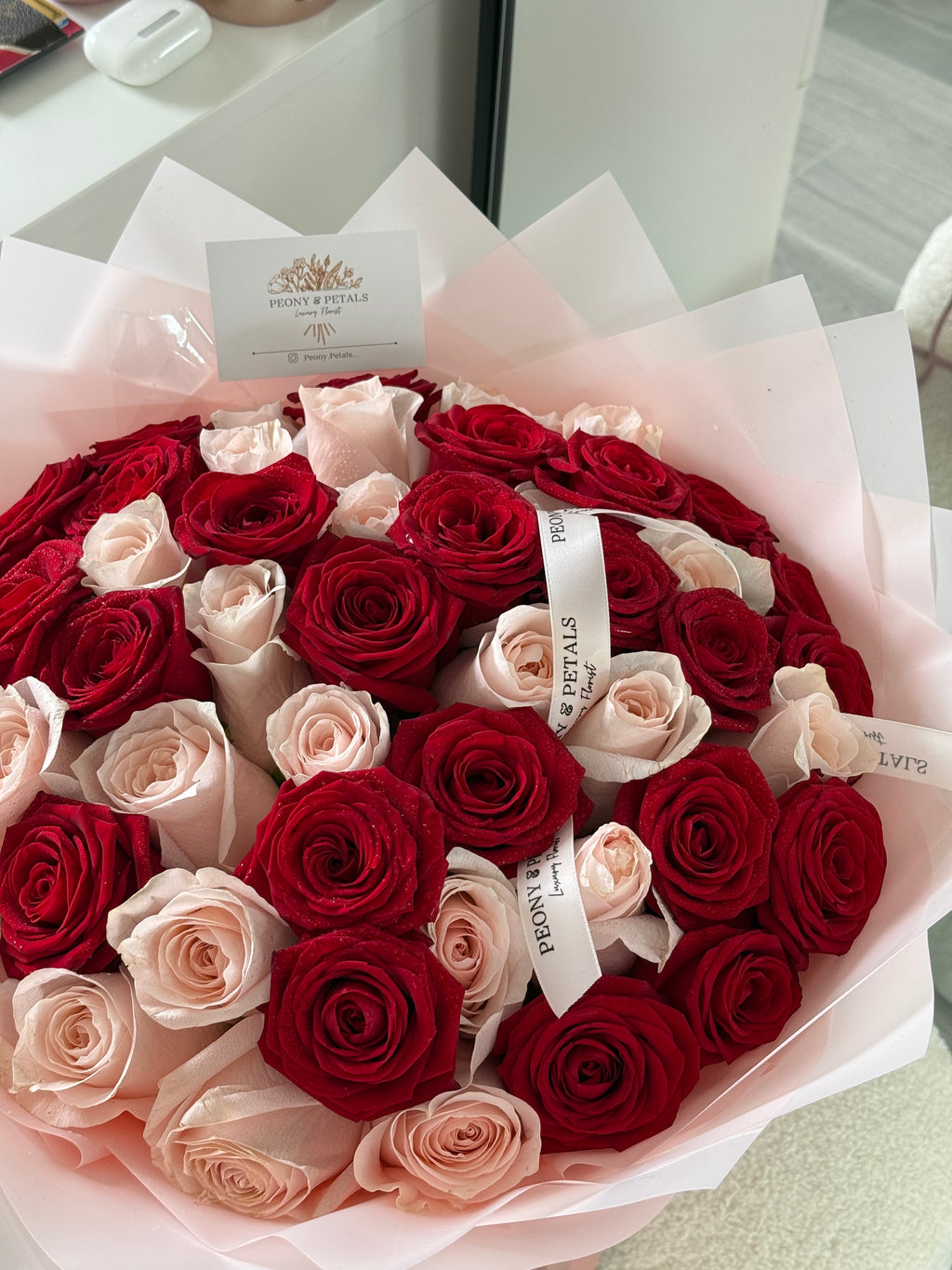 50 Mixed Naomi Red and Pink Roses |