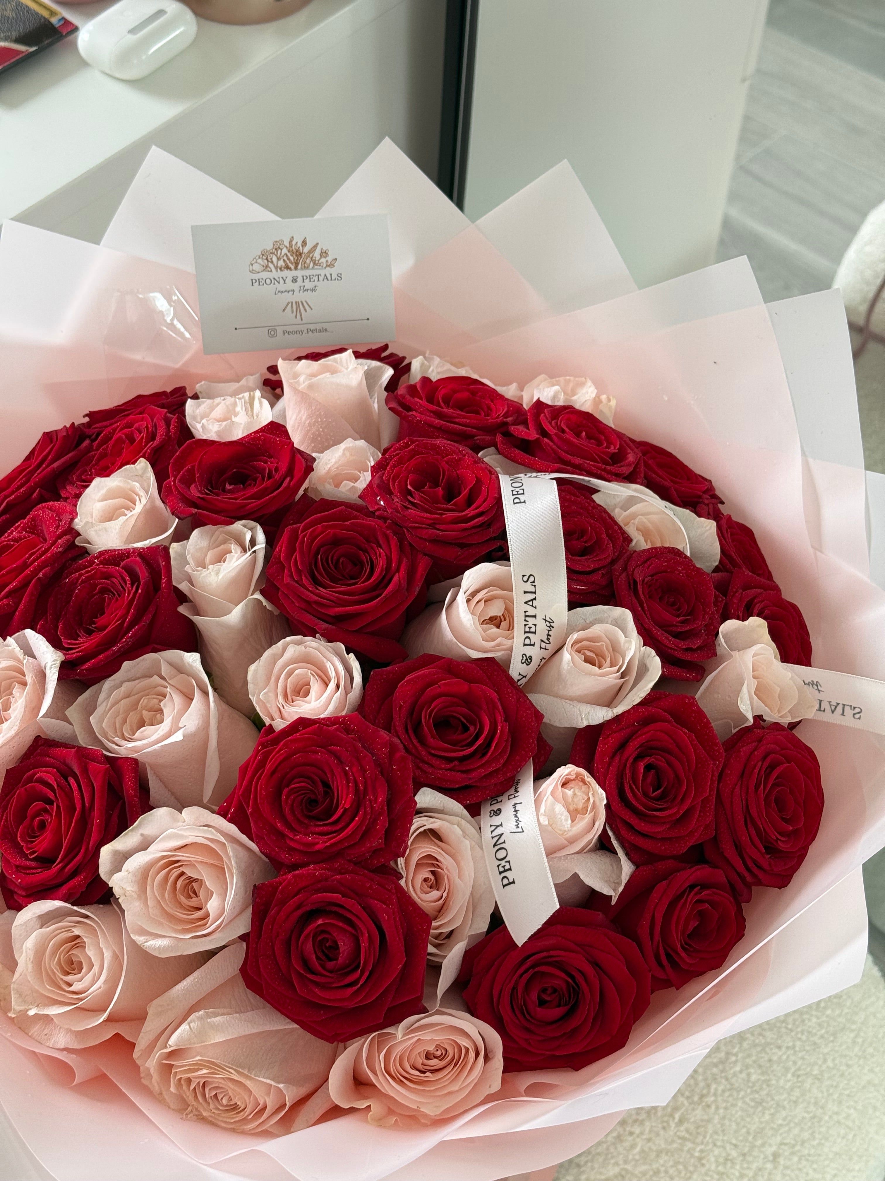 50 Mixed Naomi Red and Pink Roses |