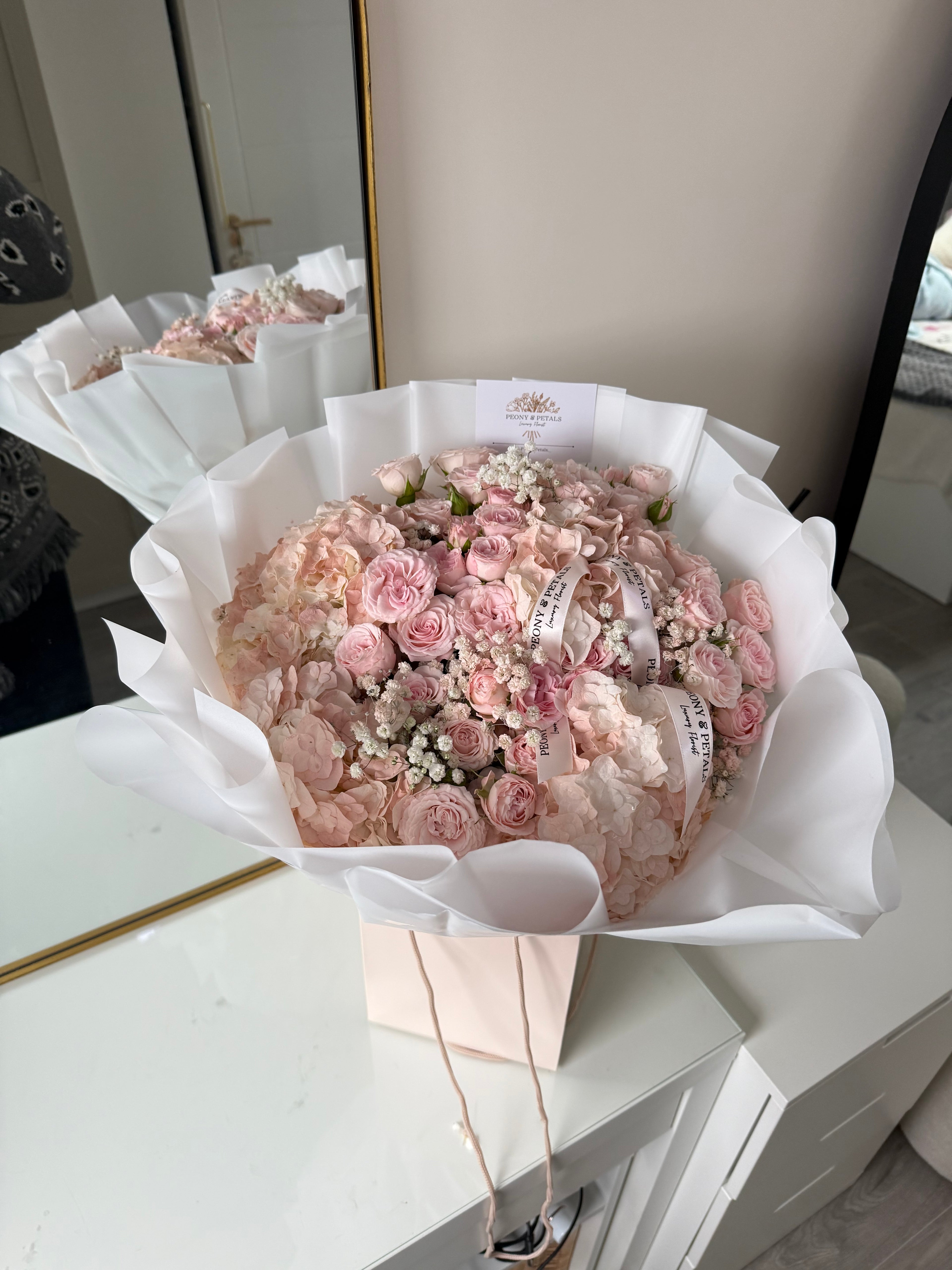 Roses & Hydrangeas Mixed Large Bouquet