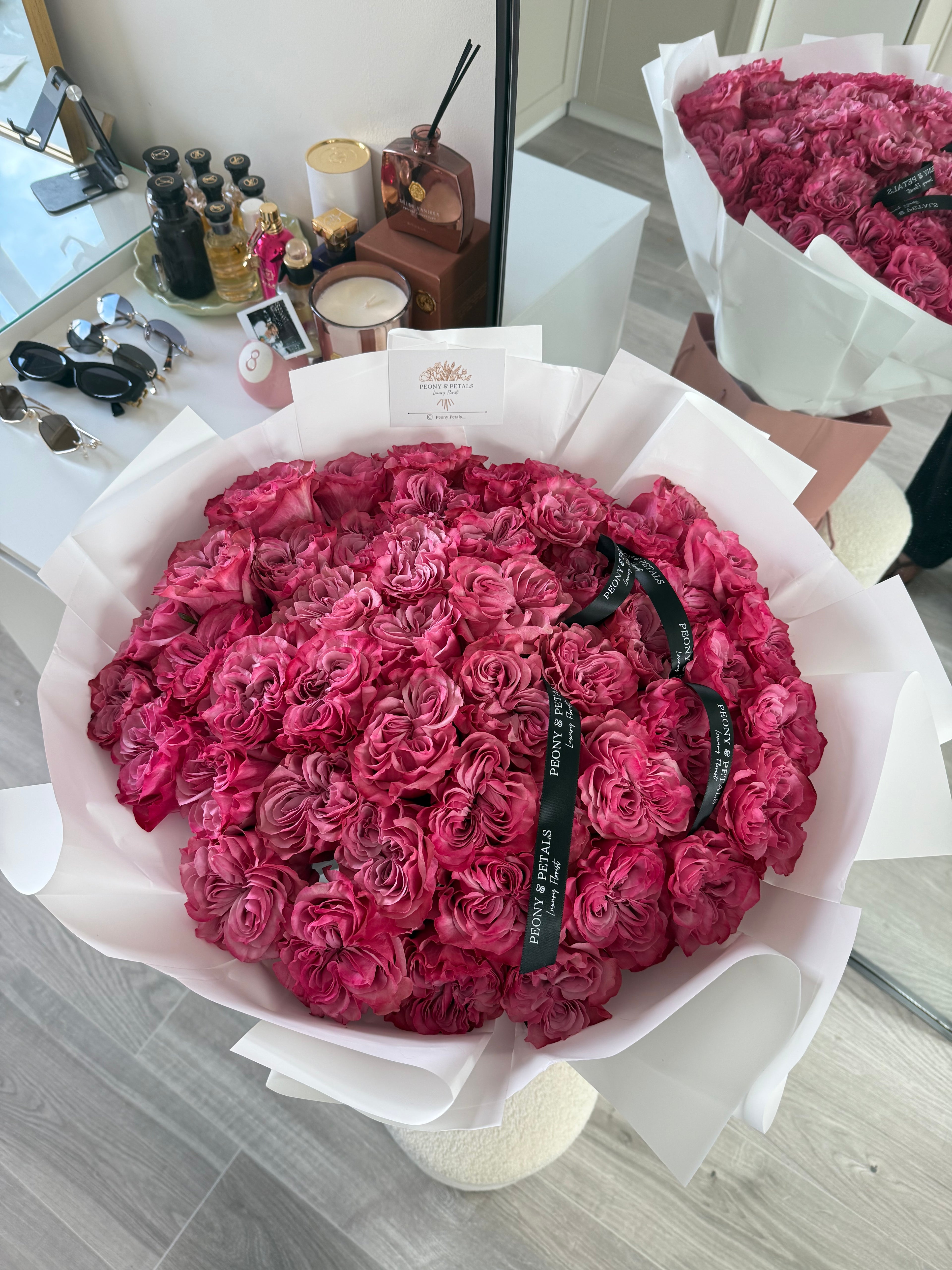 50 Stems Country Blues Pink Roses